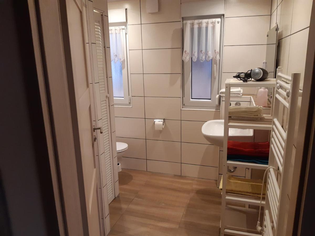 Feriendorf "Am Forsthaus" Mosbach Mosbach  Exteriör bild