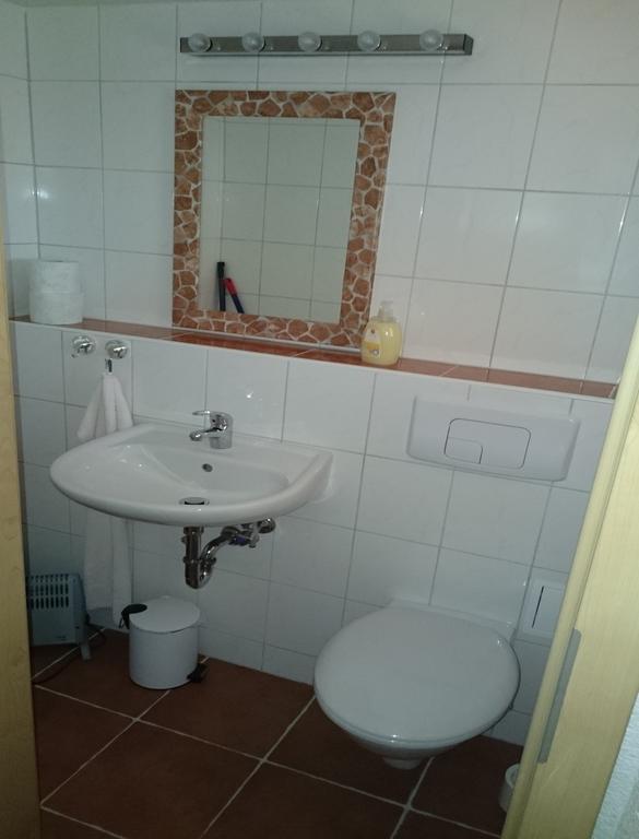 Feriendorf "Am Forsthaus" Mosbach Mosbach  Exteriör bild